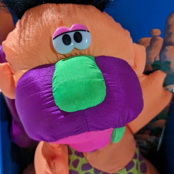 Fisher Price Puffalumps Grrrrunts Caveman 18"  orange with bone VTG 1991 works - Picture 4 of 6